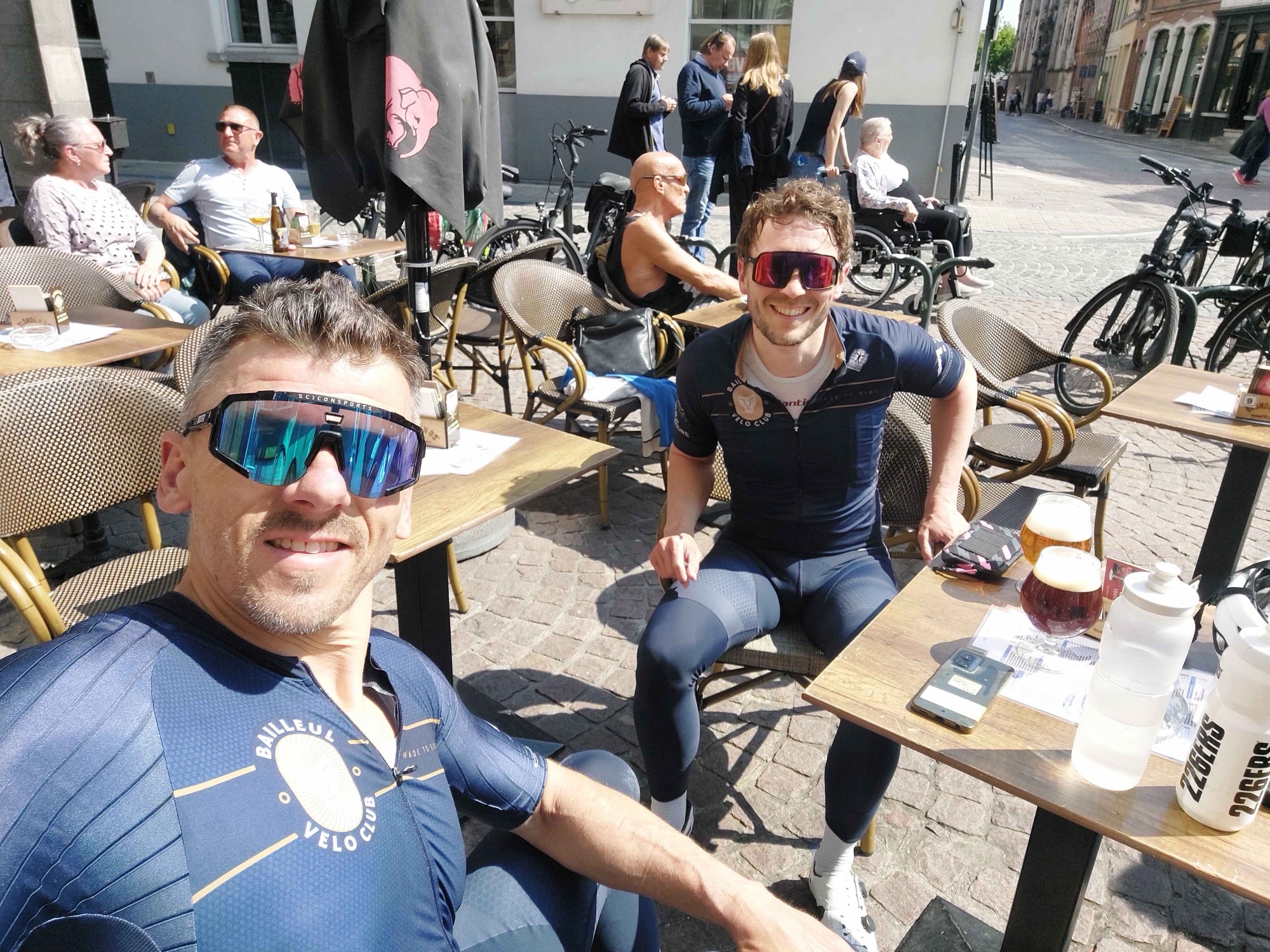 Pause en terrasse pendant un brevet