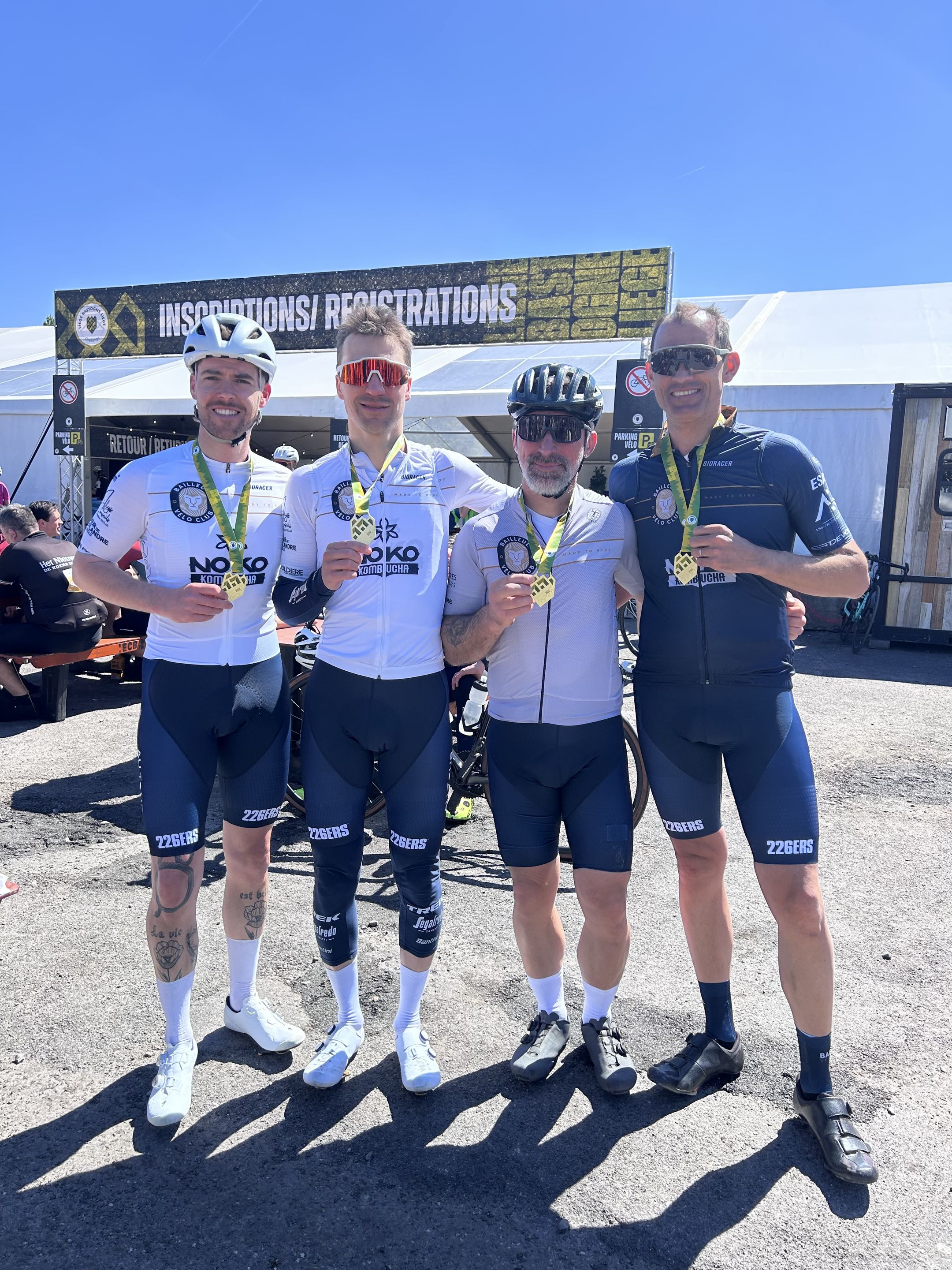 Cyclos du Bailleul Vélo Club médaillés à l'arrivée d'une cyclosportive