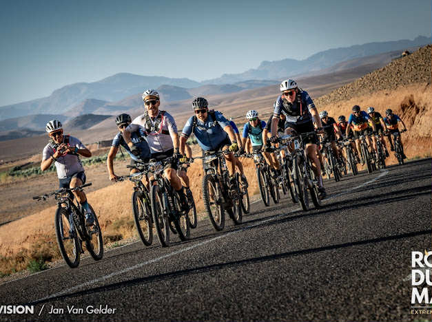 Peloton du Roc du Maroc dans les paysages marocains
