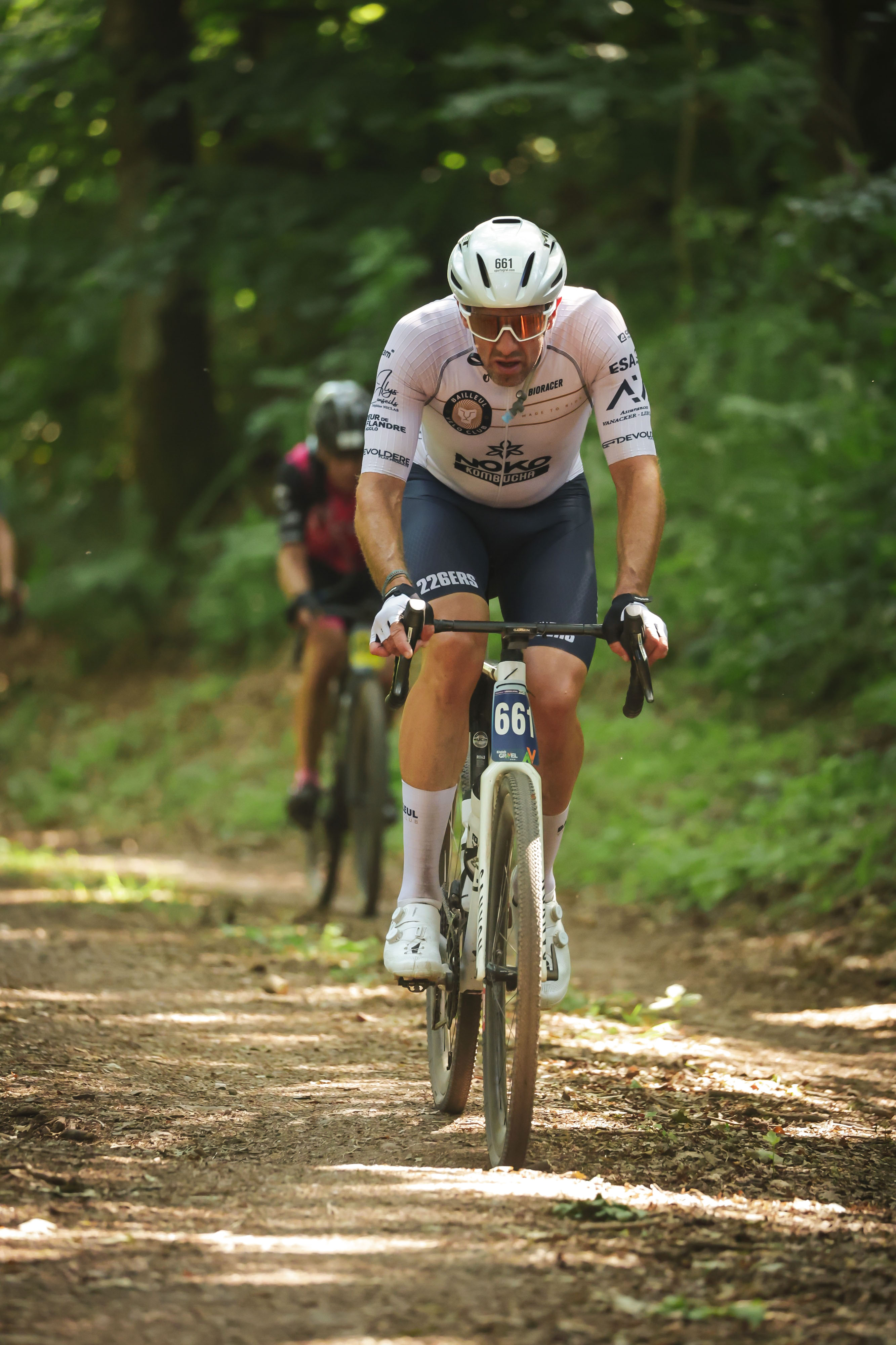 Xavier Vanacker en course de gravel sous les couleurs du Bailleul Vélo Club